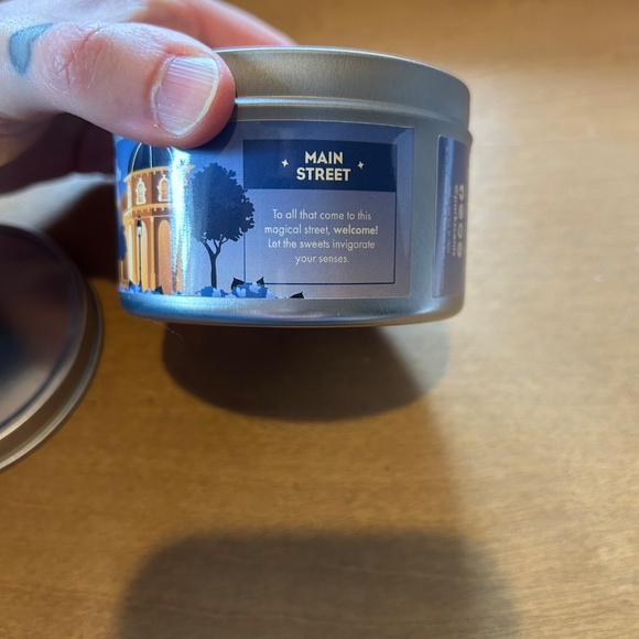 Disney's Main Street Park Scents Candle - Picture 4 of 8